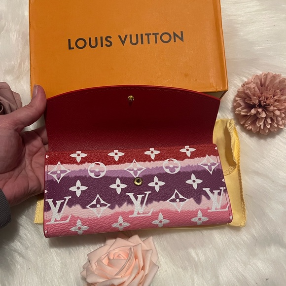 L V Monogram Wallet - Picture 4 of 12